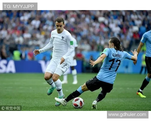 全球足球明星风采展示与精彩瞬间回顾